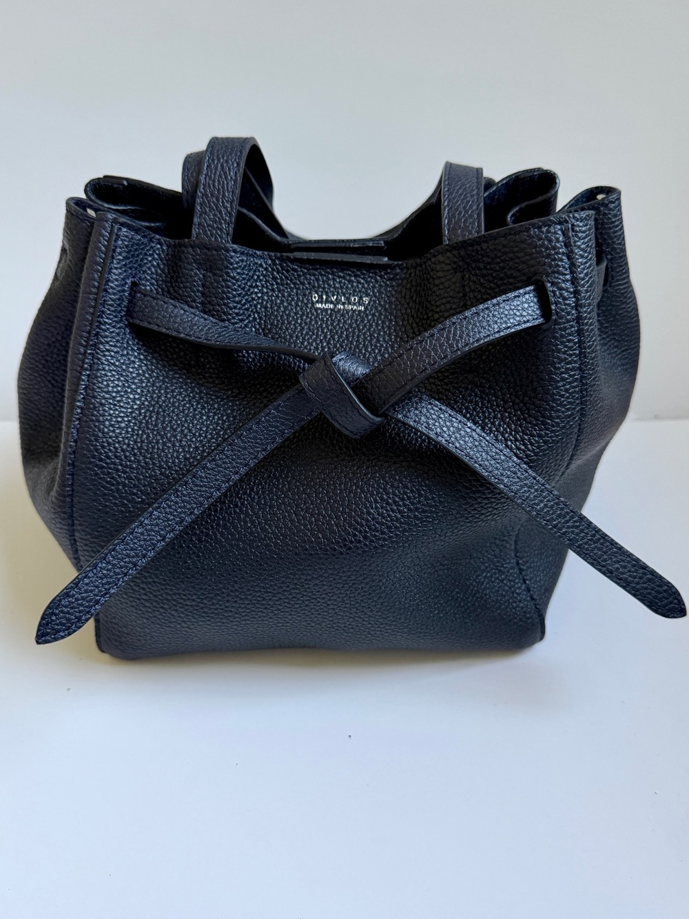 DIVLOS Spain Olivia Navy Blue Pebbled Butter Leather Convertible Crossbody Bag - Picture 13 of 13